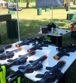 Az elősátor alatt védve vagyunk